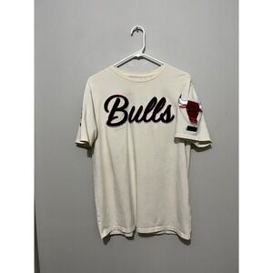 Chicago Bulls T Shirt Men Large White Pro Standard Patch Logo NBA Tee Basketball